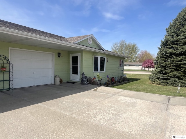 901 E 9th St, Valentine, NE 69201 - view of front of home featuring driveway, a shingled roof, a front lawn, and an attached garage