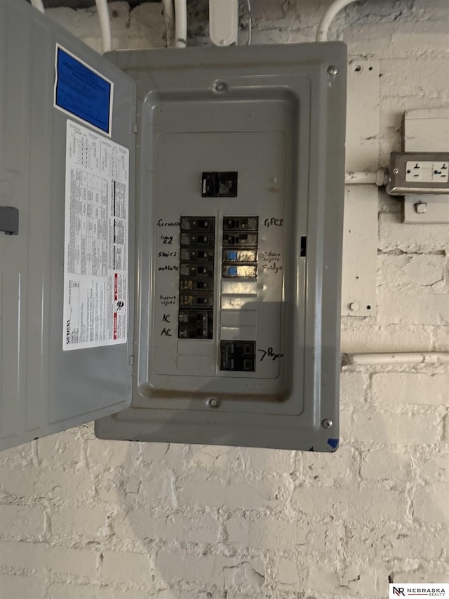914 S 26th St, Omaha, NE 68105 - utilities with electric panel