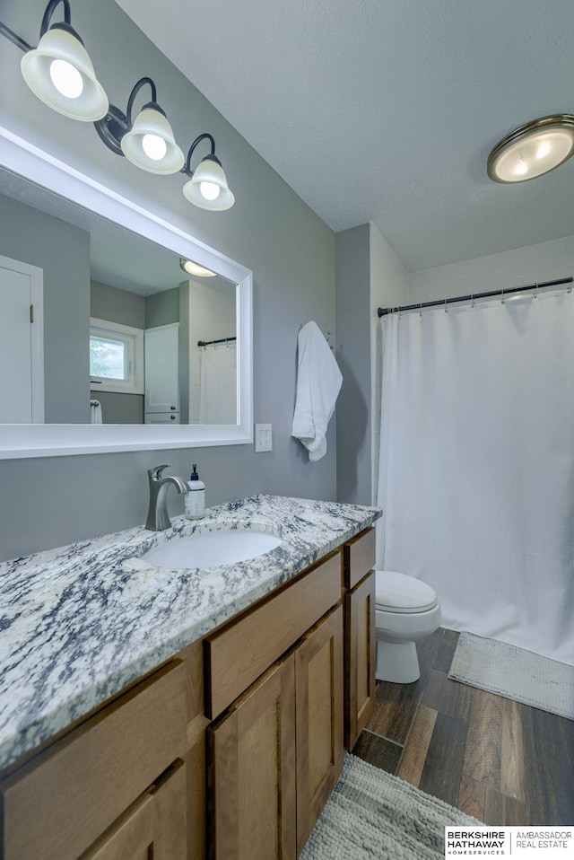 14014 S 35th St, Bellevue, NE 68123 - full bath featuring wood finished floors, vanity, toilet, and curtained shower