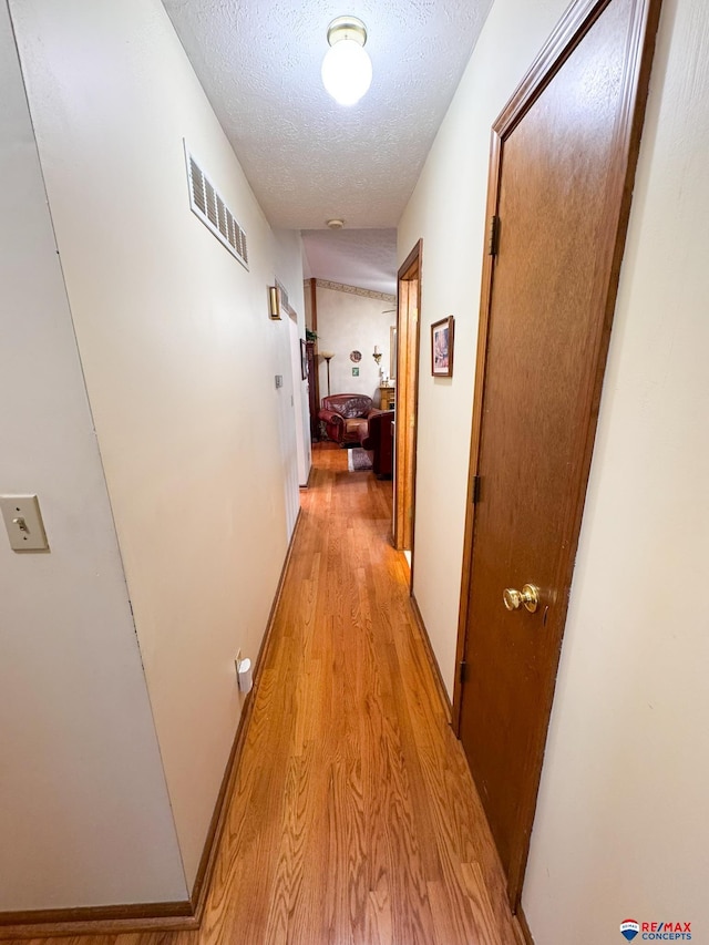 1507 SW 13th St, Lincoln, NE 68522 - hallway with light wood-style flooring and a textured ceiling