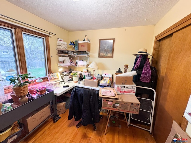 1507 SW 13th St, Lincoln, NE 68522 - home office featuring wood finished floors and a textured ceiling