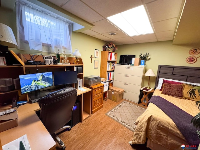 1507 SW 13th St, Lincoln, NE 68522 - bedroom featuring light wood-style floors, an office area, and a drop ceiling