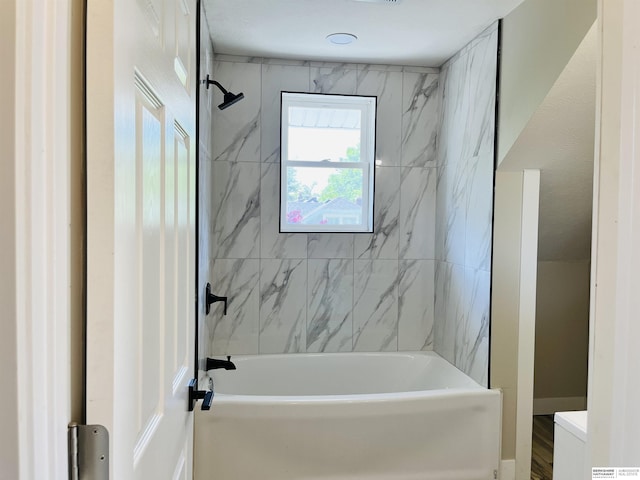 6916 N 24th St, Omaha, NE 68112 - full bath featuring shower / washtub combination