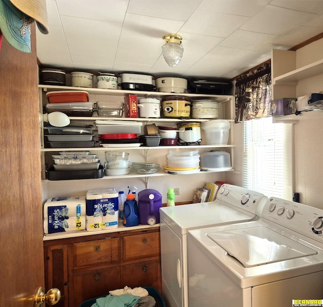 1112 10th St, Auburn, NE 68305 - laundry area featuring washing machine and dryer