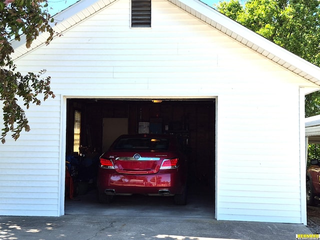 1112 10th St, Auburn, NE 68305 - view of garage