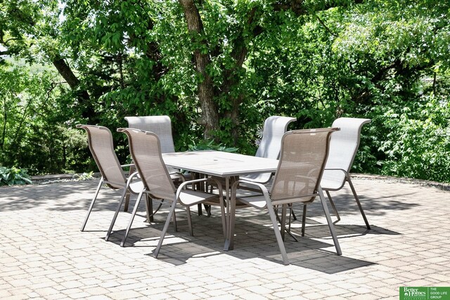8112 Molokai Dr, Papillion, NE 68046 - view of patio / terrace with outdoor dining area