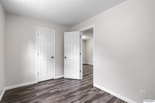 5435 S 18th St, Omaha, NE 68107 - unfurnished bedroom featuring dark wood-style flooring, baseboards, and a closet