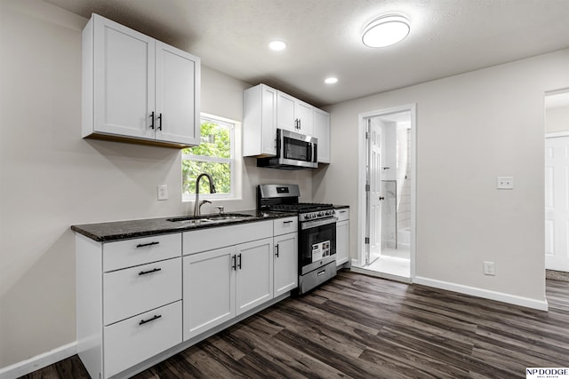 5435 S 18th St, Omaha, NE 68107 - kitchen featuring stainless steel appliances, a sink, dark wood finished floors, baseboards, and recessed lighting