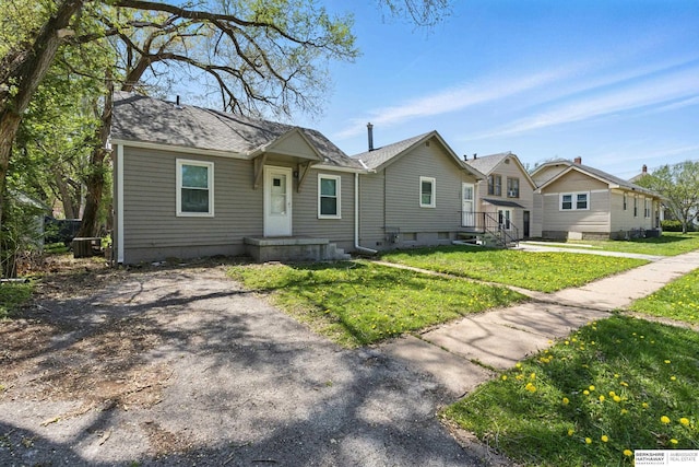 1152 N D St, Fremont, NE 68025 - bungalow-style home featuring a front lawn and cooling unit