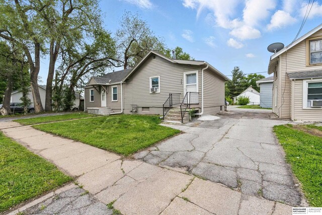 1152 N D St, Fremont, NE 68025 - view of side of home featuring a yard