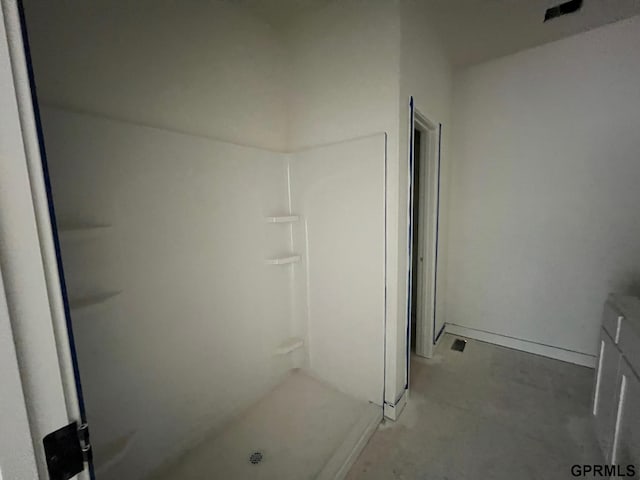 4510 Barksdale Dr, Bellevue, NE 68133 - full bath with a shower