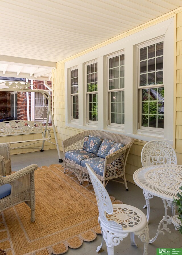 5147 Davenport St, Omaha, NE 68132 - view of wooden porch