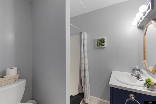 2706 Overlook Cir, Plattsmouth, NE 68048 - full bath with vanity, toilet, and a shower with curtain