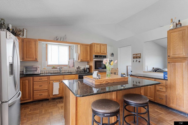2706 Overlook Cir, Plattsmouth, NE 68048 - kitchen with fridge with ice dispenser, oven, a sink, a center island, and vaulted ceiling