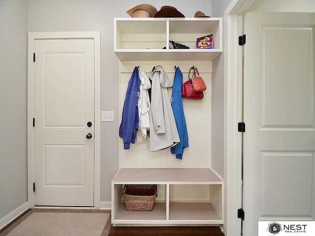 7521 Exbury Rd, Lincoln, NE 68516 - mudroom featuring baseboards