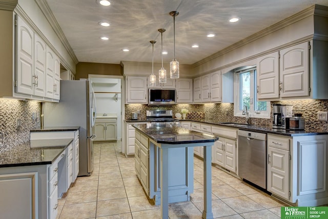 1014 Hickory Hill Rd, Papillion, NE 68046 - kitchen with appliances with stainless steel finishes, crown molding, decorative backsplash, a sink, and recessed lighting