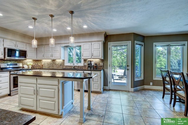 1014 Hickory Hill Rd, Papillion, NE 68046 - kitchen with appliances with stainless steel finishes, decorative backsplash, white cabinets, a sink, and recessed lighting