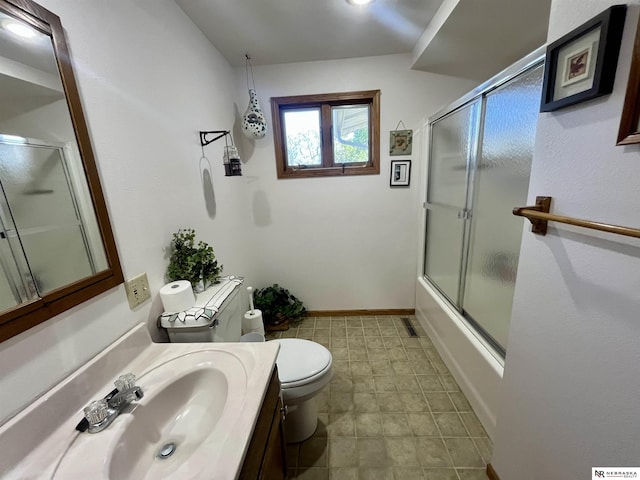 606 E 7th St, Valentine, NE 69201 - bathroom with vanity, toilet, and enclosed tub / shower combo