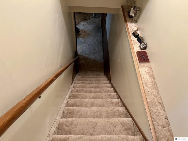 606 E 7th St, Valentine, NE 69201 - stairway featuring carpet