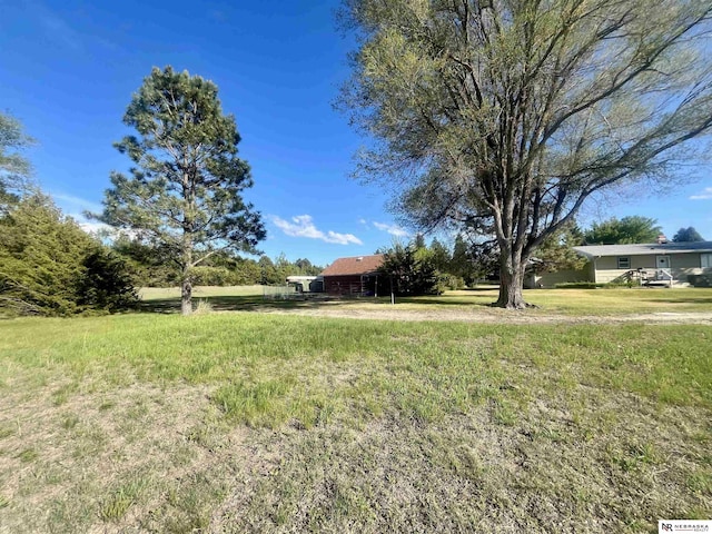 606 E 7th St, Valentine, NE 69201 - view of green lawn