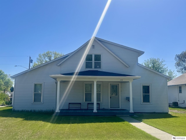 238 N Ray St, Valentine, NE 69201 - view of front of house with covered porch and a front yard