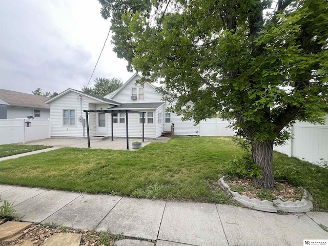 238 N Ray St, Valentine, NE 69201 - view of front of house with entry steps and a patio area