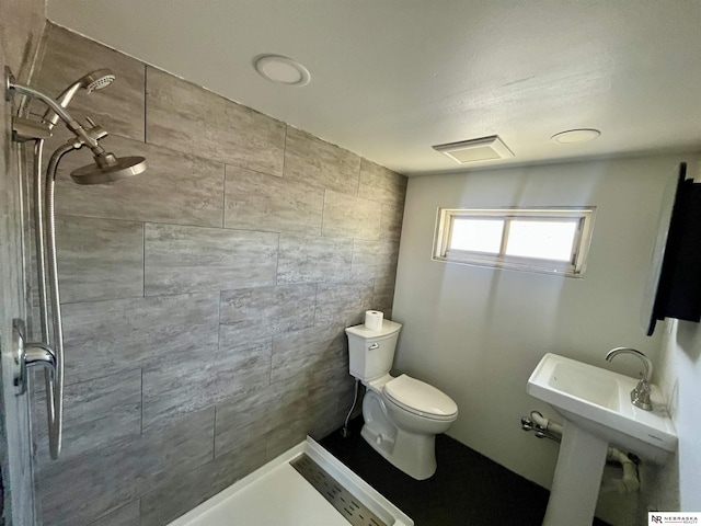 238 N Ray St, Valentine, NE 69201 - full bathroom featuring toilet and tiled shower
