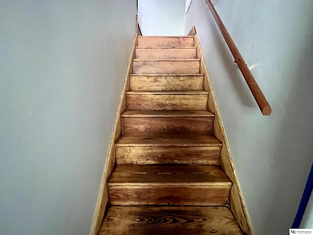 238 N Ray St, Valentine, NE 69201 - view of staircase