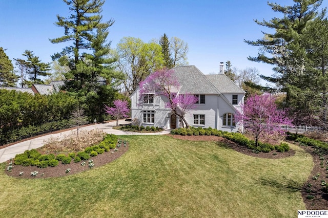 423 Fairacres Rd, Omaha, NE 68132 - tudor home with a front lawn
