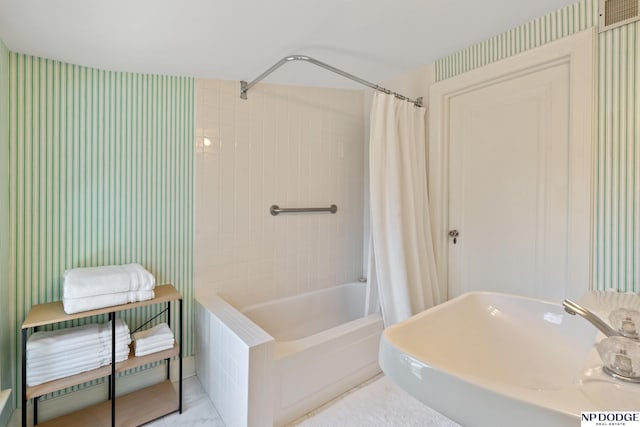 423 Fairacres Rd, Omaha, NE 68132 - bathroom with shower / tub combo