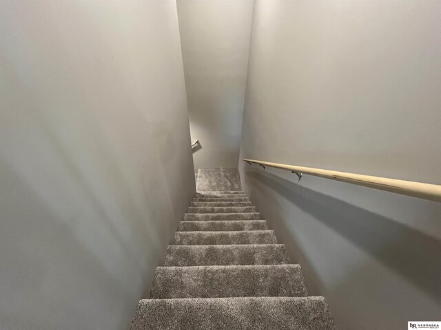 117 N Edna St, Valentine, NE 69201 - view of stairway