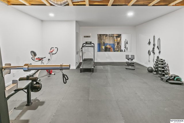 7717 N 108th St, Omaha, NE 68142 - exercise room with baseboards and recessed lighting