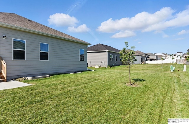 6312 Centennial Rd, Papillion, NE 68157 - view of grassy yard featuring a residential view