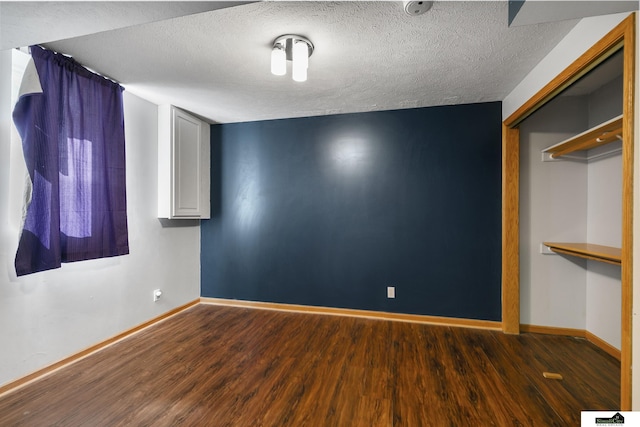 9521 N 140th St, Waverly, NE 68462 - unfurnished bedroom featuring baseboards, wood finished floors, and a textured ceiling