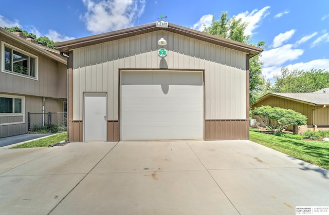1915 S 131st Ave, Omaha, NE 68144 - detached garage with driveway