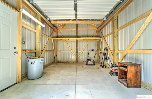 1915 S 131st Ave, Omaha, NE 68144 - garage featuring metal wall