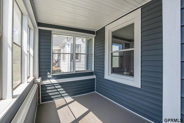 4315 N 39th St, Omaha, NE 68111 - view of unfurnished sunroom