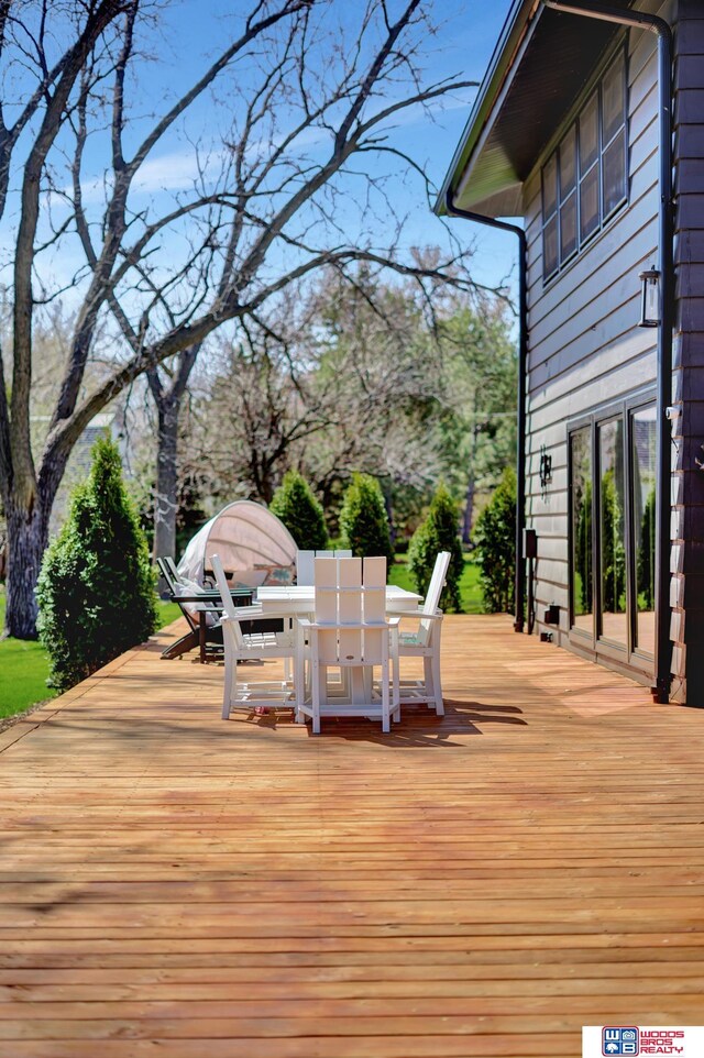 209 N Maloney Dr, North Platte, NE 69101 - deck with outdoor dining area
