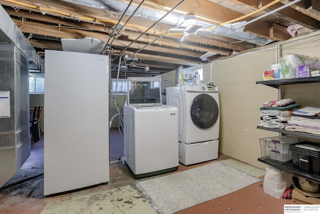 4332 Vinton St, Omaha, NE 68105 - washroom with washer and clothes dryer