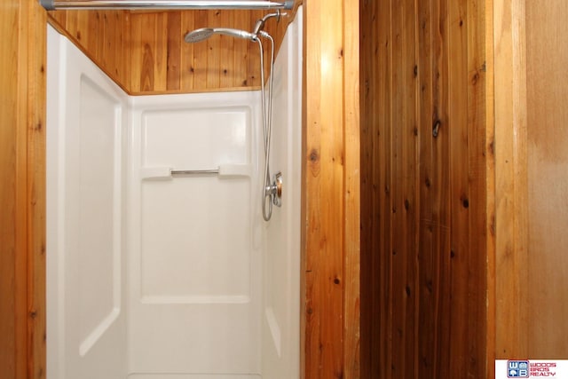 1912 SW 25th St, Lincoln, NE 68522 - bathroom featuring a shower