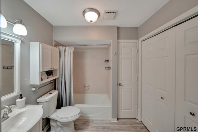 1625 Granada Ln, Lincoln, NE 68528 - full bathroom with a sink, toilet, shower / tub combo, and wood finished floors