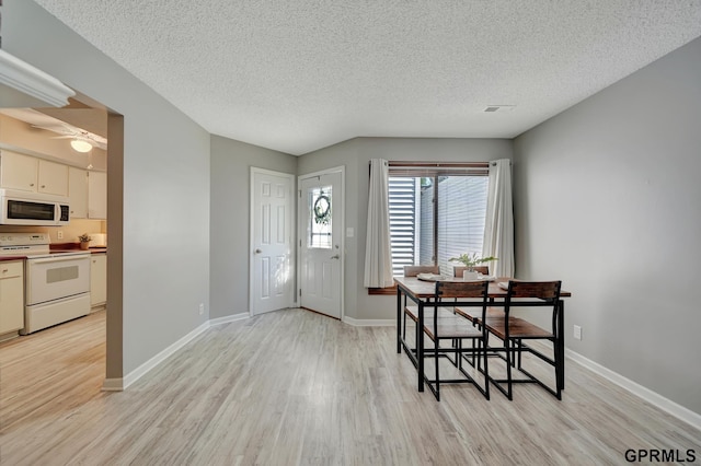 1625 Granada Ln, Lincoln, NE 68528 - foyer featuring light wood finished floors, a textured ceiling, ceiling fan, and baseboards