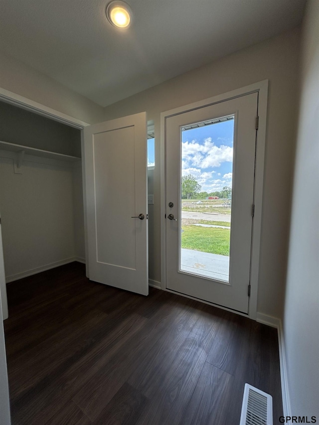545 W Corsac Rd, Lincoln, NE 68523 - unfurnished bedroom featuring dark wood-style floors, baseboards, and a closet
