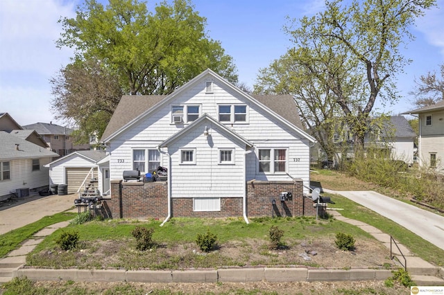 733 N H St, Fremont, NE 68025 - view of front of property with central air condition unit