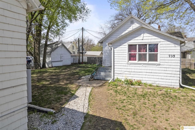 733 N H St, Fremont, NE 68025 - view of yard