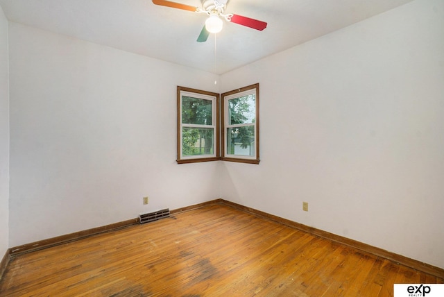 813 Janes View St, Papillion, NE 68046 - spare room featuring baseboards, light wood-style flooring, and ceiling fan