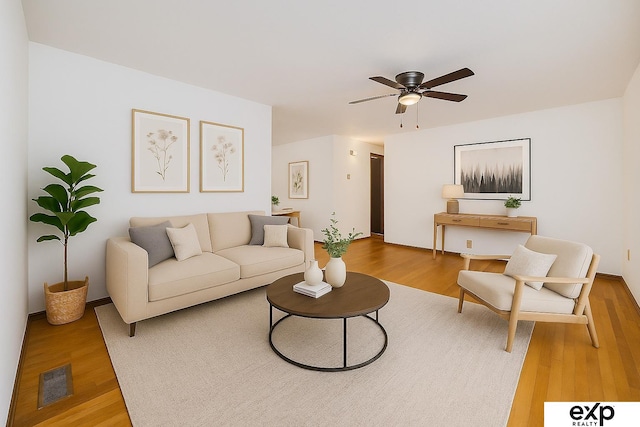 813 Janes View St, Papillion, NE 68046 - living room with light wood-style floors and ceiling fan