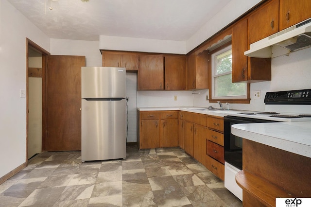 813 Janes View St, Papillion, NE 68046 - kitchen featuring freestanding refrigerator, range with electric cooktop, under cabinet range hood, and light countertops