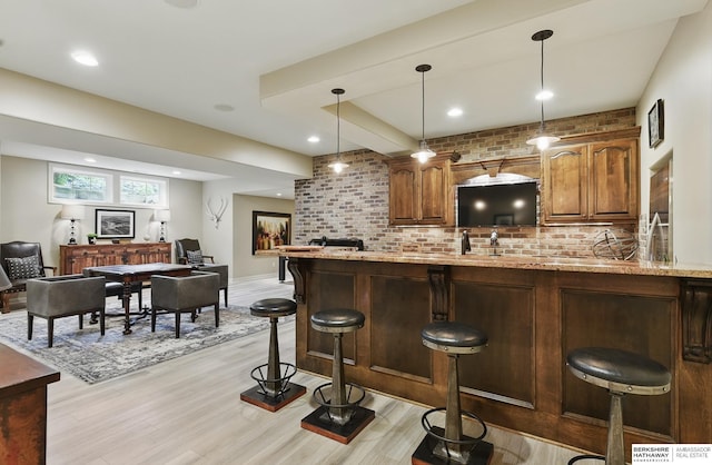2025 S 189th Cir, Omaha, NE 68130 - bar area featuring light wood-type flooring, hanging light fixtures, decorative backsplash, recessed lighting, and baseboards