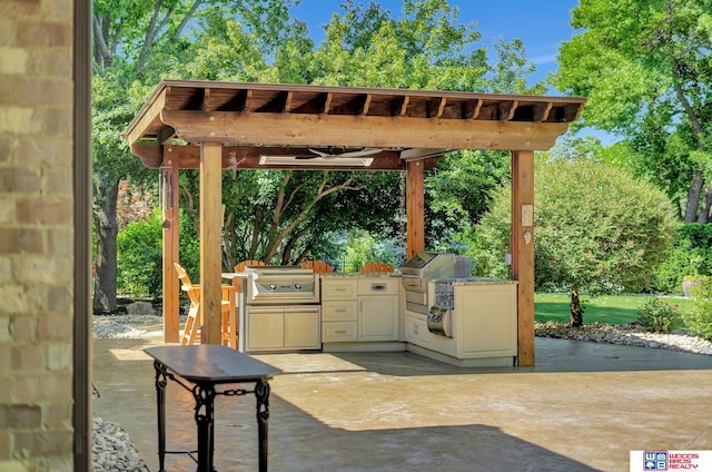 6602 Pheasant Run Pl, Lincoln, NE 68516 - view of patio / terrace featuring view of wooded area